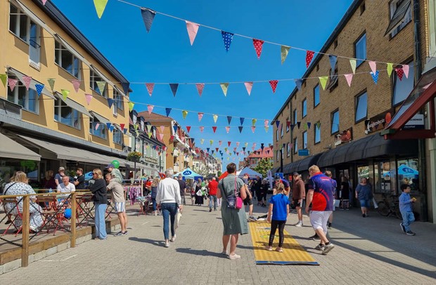 Ett av �rets starkaste v�rtecken: Familjedag i Alvesta centrum