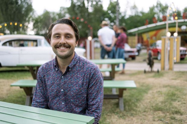 Adam sl�pper bok � 100 balla st�llen i Sm�land