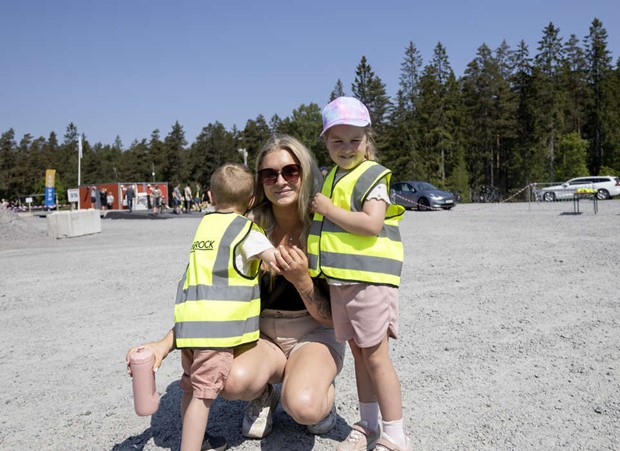 ppet hus i Engaholm lockade 400 beskare