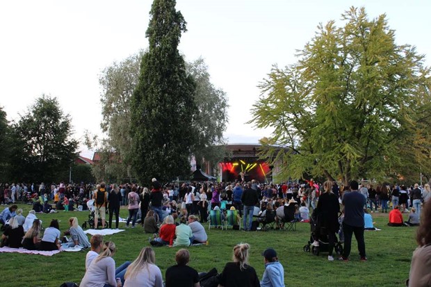 Scensommar med 85 programpunkter i hela l�net