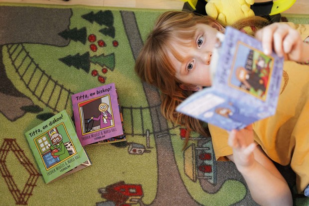 Prst och biskop har slppt bokserie fr barn 