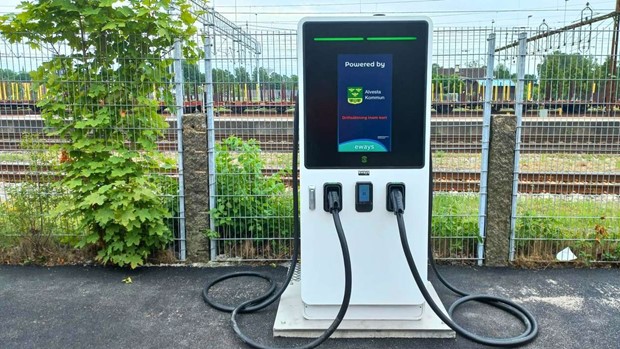 Nu kan du snabbladda elbilen i Alvesta