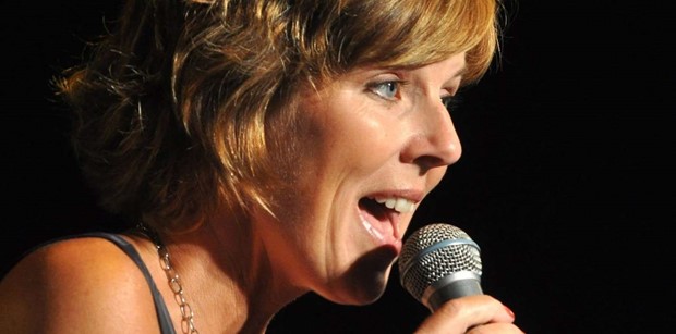 Legendarisk jazztrummis spelar med Carin Lundin i V�xj�