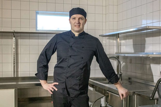 Efter lokalstrulet frra ret  nu utkar han med restaurang