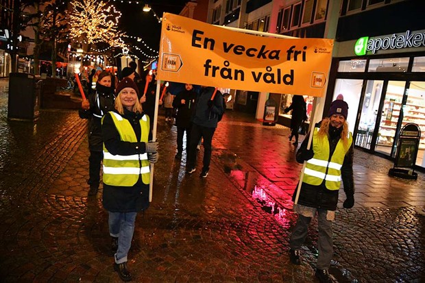 Crazy Daze och fackeltåg invigde Orange Week Crazy Daze och fackeltåg invigde Orange Week