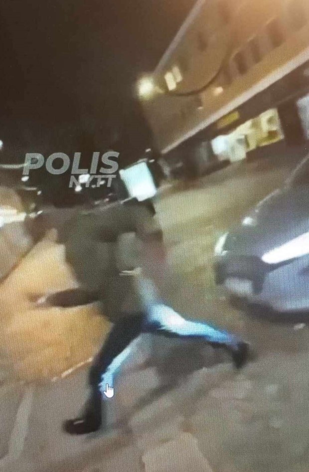 Ordningsvakt blev misshandlad - frskte kra p folk med bil