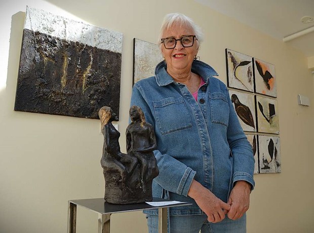 Sn�gren och sju andra konstn�rer st�ller ut 