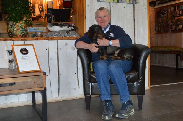 Getnö favoriter hos internationella gäster – tackar geom att bygga hundgård Getnö favoriter hos internationella gäster – tackar geom att bygga hundgård