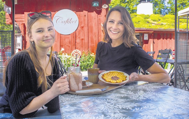 Cafiket - En sommardr�m i parken och vid sj�n
