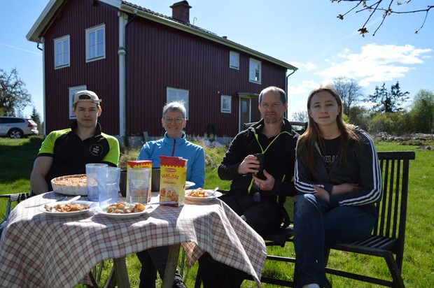 I ett hus från 1800-talet bygger familjen Agnesson sitt hem – med gamla tekniker, hållbara material och mycket kärlek I ett hus från 1800-talet bygger familjen Agnesson sitt hem – med gamla tekniker, hållbara material och mycket kärlek