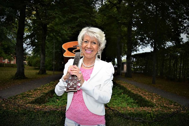 Mona G spelar på Mor & Dotters 1-årsfirande Mona G spelar på Mor & Dotters 1-årsfirande