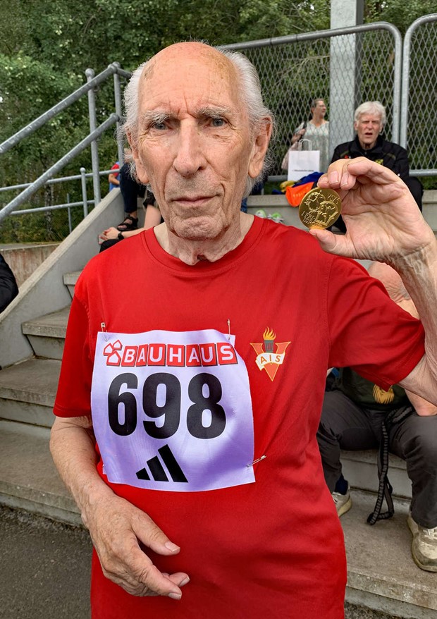 Egon gjorde comeback efter �ver 70 �r - vann SM-guld p� 100 meter