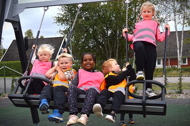 D�dsolyckan skakade landet � nu visar barnen sina nya v�star