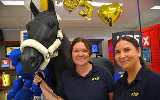 Festligt p premiren av V85 p Citygross - en ny era inleddes