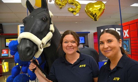 Festligt p premiren av V85 p Citygross - en ny era inleddes