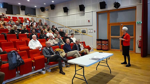 Många företagare i Lammhult ville träffa kommunen Många företagare i Lammhult ville träffa kommunen