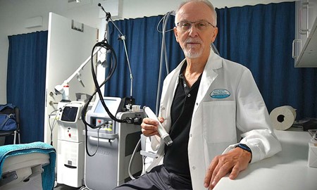 Doktor Tore leder kampen mot oserisa hudkliniker