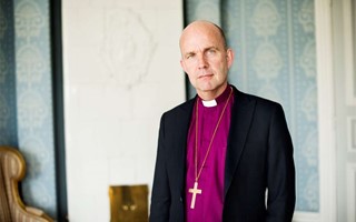 Biskopen lovprisar kommuner som nobbar frivillig tervandring