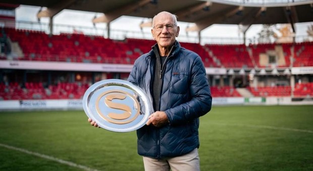 Tommy Svensson ger namn åt trofé till vinnaren av Superettan Tommy Svensson ger namn åt trofé till vinnaren av Superettan