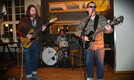 Amerikanskt band bjd p en ofrglmlig kvll p Kk11