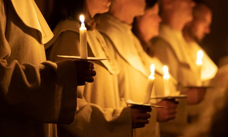 Hr sprider luciatgen ljus i mrkret