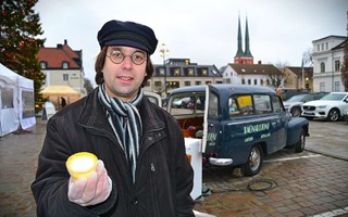 Pierre fick det hemliga receptet till Helmers mazariner - nu s�ljer han dem p� torget i V�xj�