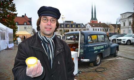 Pierre fick det hemliga receptet till Helmers mazariner - nu s�ljer han dem p� torget i V�xj�