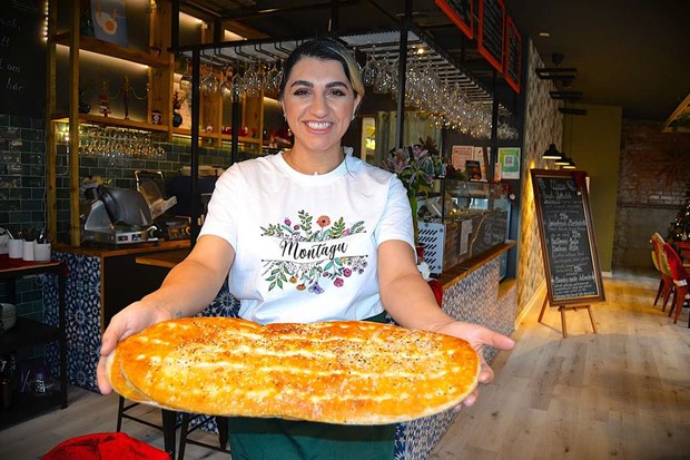 Marjan skapar persiska smaker och dofter i Bländapassagen Marjan skapar persiska smaker och dofter i Bländapassagen