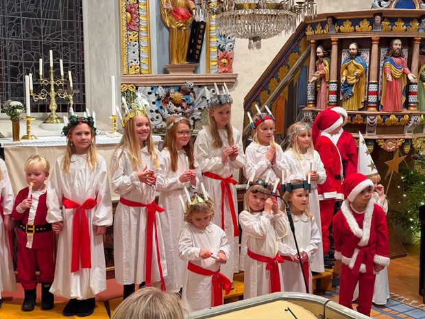 Ljusen tindrade i H�rl�vs kyrka