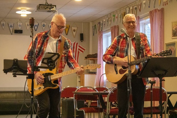 Conny och Mats underh�ll p� Tallevi