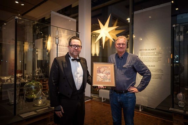 M�lning donerades till Utvandrarnas hus  