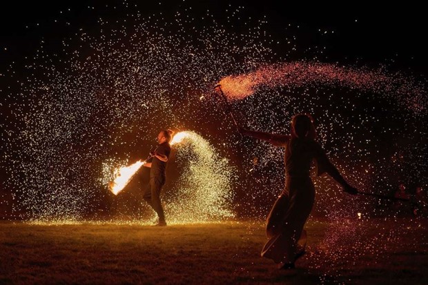 V�xj�borna �r eld och l�gor �ver Kulturnatten 