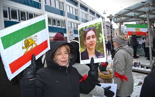 Iranier i V�xj�: �Den islamiska regimen i Iran m�ste bort�