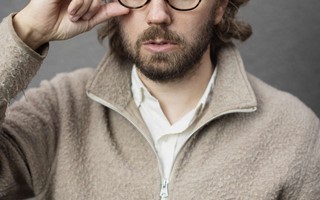 Fyra monologer med tv�ra kast, humor och musik