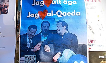 Falska Moderat-affischer spreds i V�xj� - pekade ut M som terrorfinansi�r 