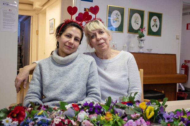 Nadja och Eva f�r inte l�ngre h�lla i Alvestas m�tesplatser f�r �ldre