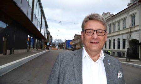 Patrik �kesson blev �vertalad att ge sig in i politiken igen 