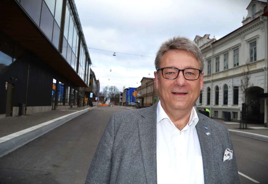 Patrik �kesson blev �vertalad att ge sig in i politiken igen 