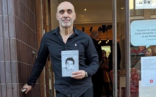 Han har sl�ppt sj�lvbiografin Superpojken
