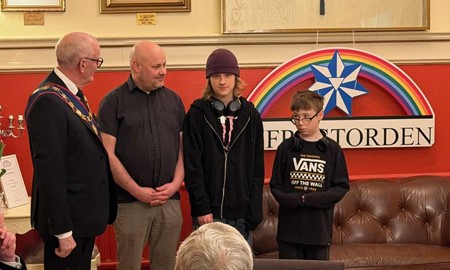 Kevin fick stipendium p� 10 000 av Bifrostorden 