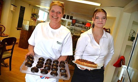 Mor & Dotter hyllas av Centerkvinnorna den 8 mars