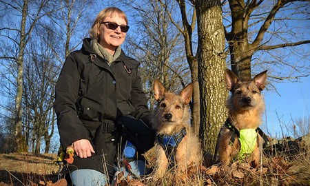 Camilla i V�xj� adopterade Ocho och Cedar fr�n Litauen 