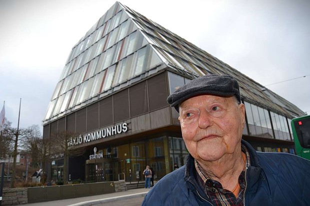 Ingvar saknar gemenskapen i Pension�rernas Hus:    �V�xj� kommun har en skyldighet att hj�lpa oss med ny lokal� 