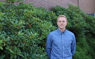 Rekordstort deltagande i Linneryd n�r ny lekplats r�stades fram