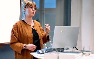 Hon bevittnade b�de fysiskt och psykiskt v�ld - l�kte genom att skriva