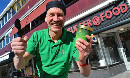 V�xj� f�r en glassbar - Staffan Sp�ngvall �ppnar Glassriket p� Storgatan 