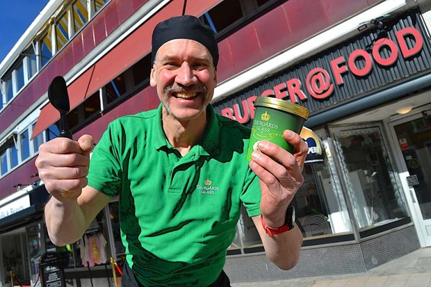 Växjö får en glassbar - Staffan Spångvall öppnar Glassriket på Storgatan Växjö får en glassbar - Staffan Spångvall öppnar Glassriket på Storgatan