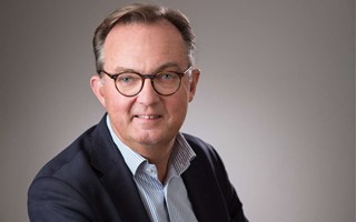 Santhe Dahl l�mnar V�xj� DFF:s styrelse - men forts�tter sponsra klubben