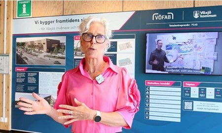 Utst�llning visas om simhallen p� B�ckasl�v