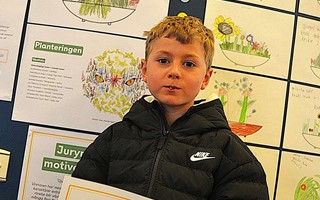 Blomsterdr�mmar av barn p� biblioteket 